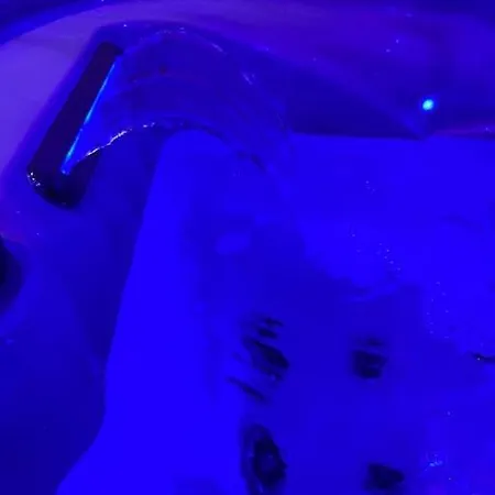 Holiday home Maison Avec Jacuzzi *